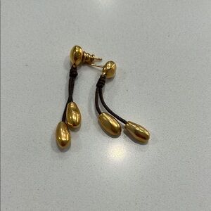 Beautiful uno de 50 Gold and leather Dangle Earrings